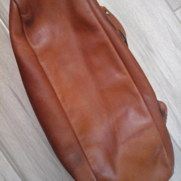 Coach Cognac Brown Leather Multi Pocket Shoulder Handbag.   Size  7x13x4.5 - Picture 2 of 12